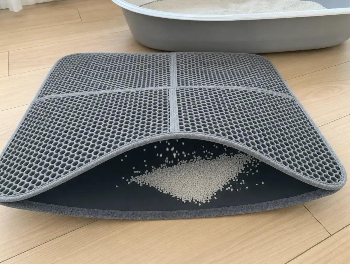 Tapis XL soulevé révélant les grains piégés entre les deux couches